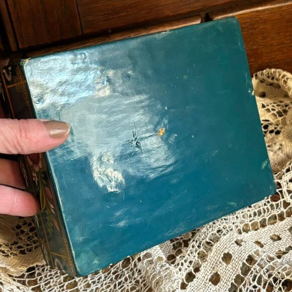 Vintage Hand-Painted Tole Wood Box With Hinged Lid - Hankies, Keepsakes, Letters - Picture 11 of 11